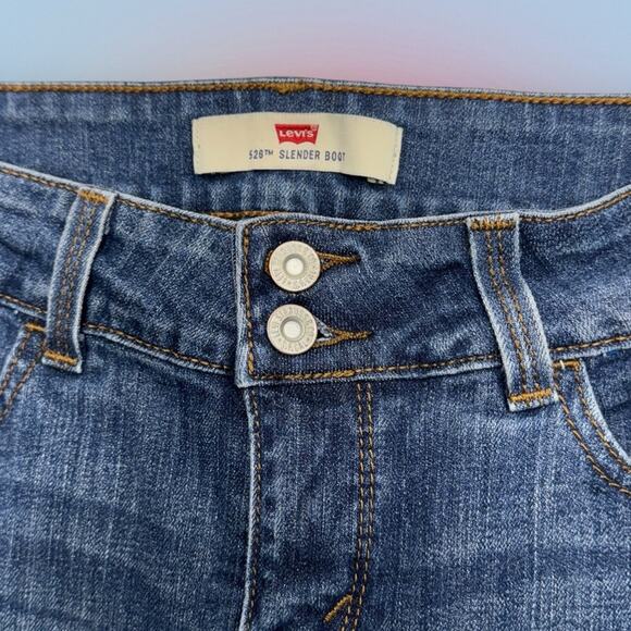 LEVI’S 526 Women’s 4 Short SLENDER BOOT Blue Jeans - Picture 3 of 4